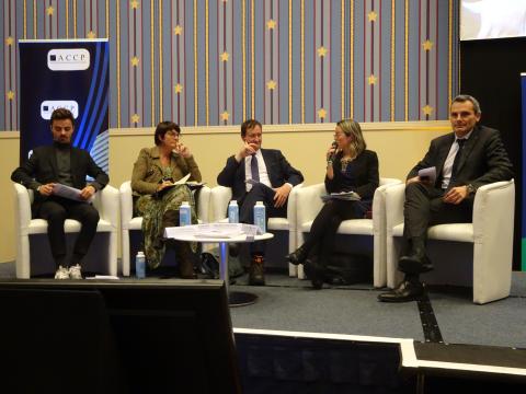 Les participants à la table ronde